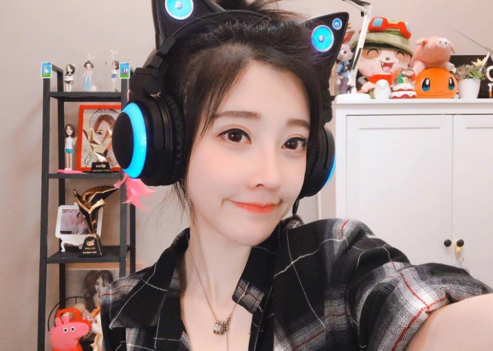 国产自产V一区二区三区C:冯提莫最新直播,国产自产V一区二区三区C，冯提莫最新直播的魅力与影响