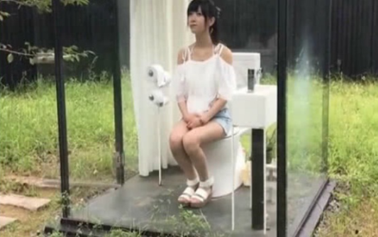 八个少妇沟厕小便各种大屁股:01-18-22-28-38-46C：01,关于八个少妇在公共厕所的沟通行为及其影响，一种社会现象的探讨（文章纯属虚构）