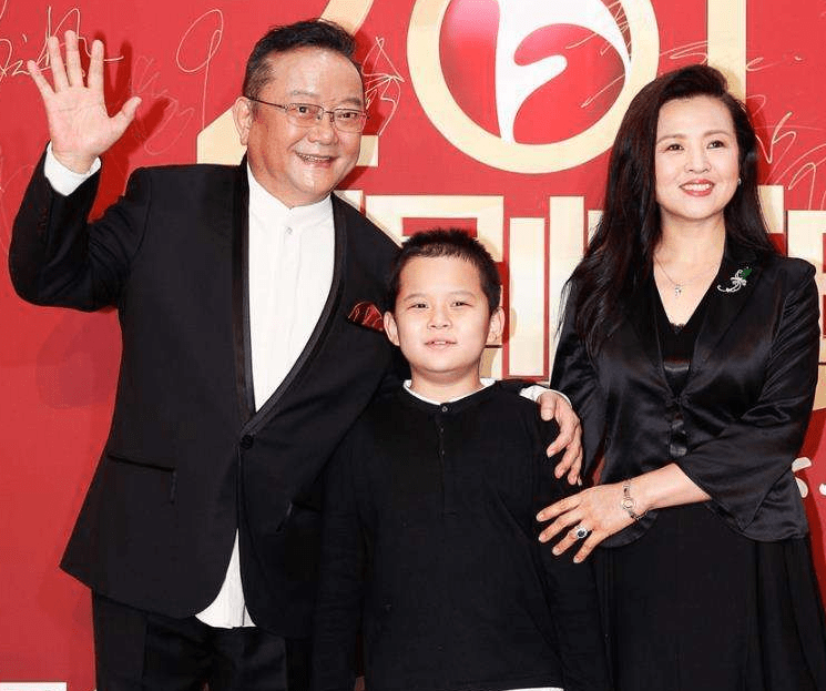 人妻三级日本三级日本三级极:03-12-27-29-34-46Y：12,色情内容是不合法的，违反我国相关的法律法规。我们应该遵守法律和道德准则，远离色情内容。如果您有其他有益身心的娱乐需求，可以寻找一些正规的平台或文化活动，例如观看电影、参加体育运动、学习知识等，以丰富您的生活。