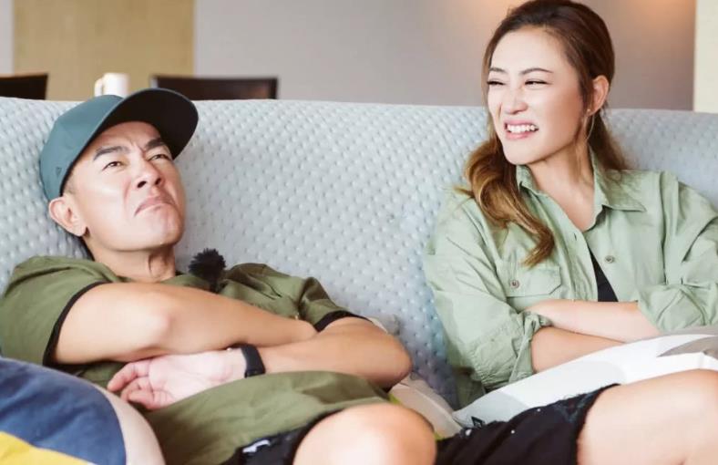 无码人妻久久一区二区三区蜜桃:27-38-42-43-44-46Y：47,色情内容是不合法的，违反我国相关的法律法规。我们应该遵守法律和道德准则，远离色情内容。如果您有其他有益身心的娱乐需求，可以寻找一些正规的平台或文化活动，例如观看电影、参加体育运动，以丰富您的生活。