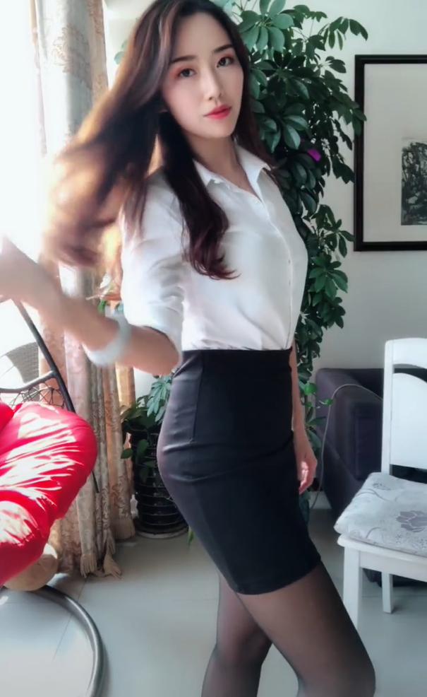 制服丝袜中文丝袜AV:08-10-30-31-34-40A：41,制服丝袜中文丝袜AV，探索时尚与文化的交融之美