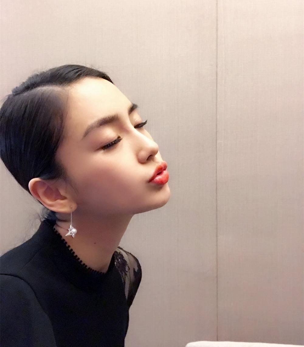 亚洲综合在线视频自拍:12-17-22-24-30-45H：46,亚洲综合在线视频自拍，探索数字时代的影像艺术