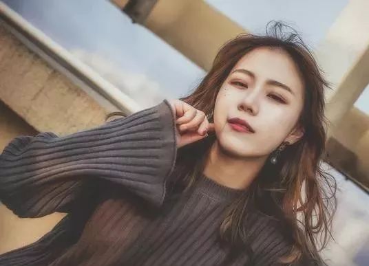成熟女人色惰片免费视频:09-18-25-27-38-48J：41,成熟女人世界的探索，关于色惰片免费视频的深度探讨