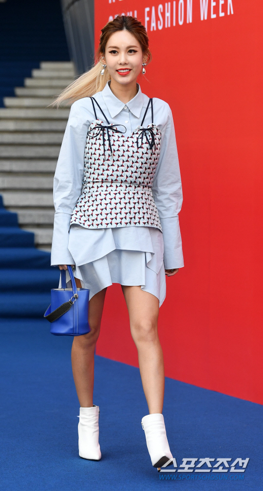 少妇无码精品12P:12-16-17-34-44-45S：34,色情内容是不合法的，违反我国相关的法律法规。我们应该遵守法律和道德准则，远离色情内容。如果您有其他有益身心的娱乐需求，可以寻找一些正规的平台或文化活动，例如观看电影、参加体育运动，以丰富您的生活。