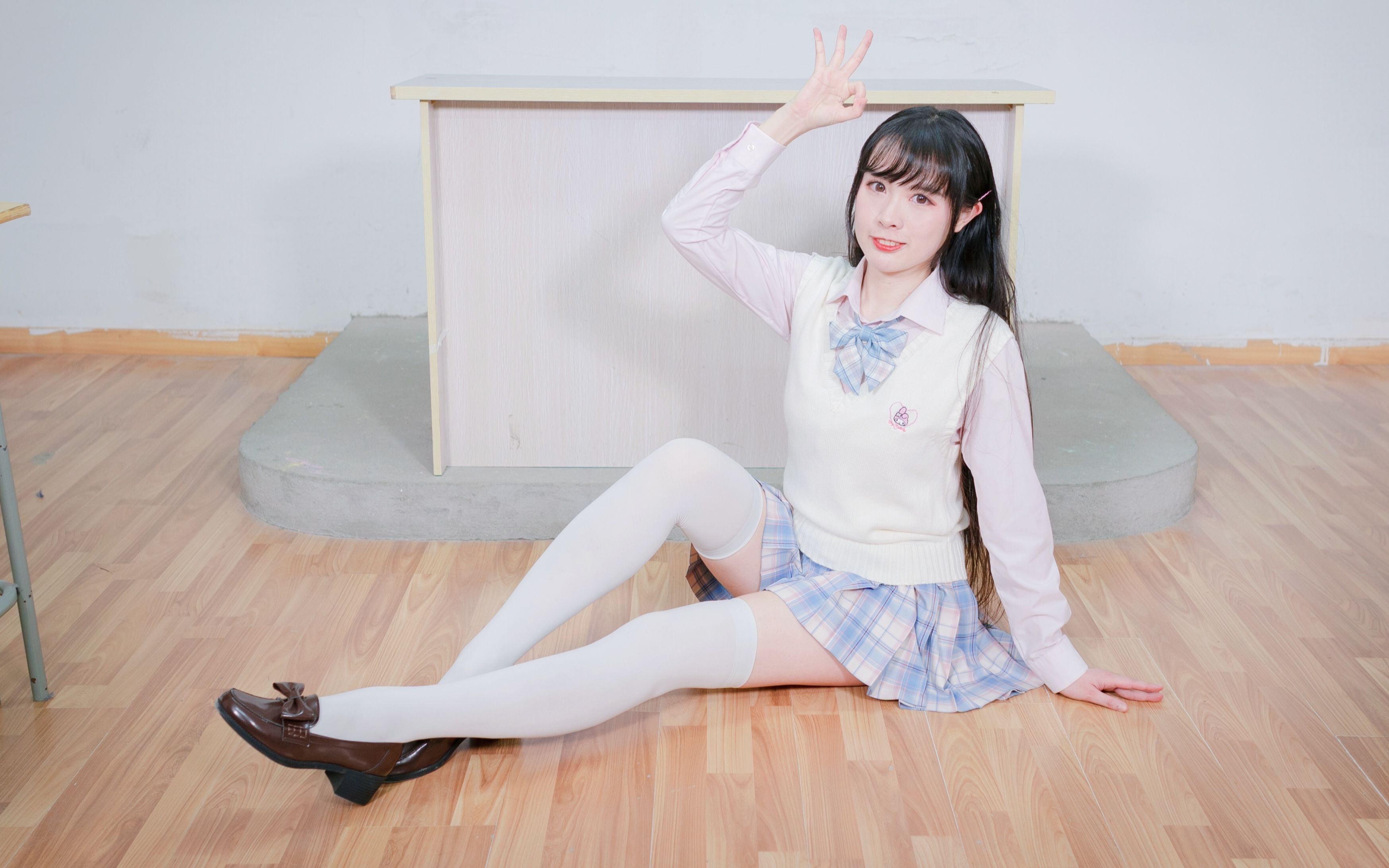 国产白丝JK制服在线视频:01-07-17-19-28-37U：17,探索国产白丝JK制服在线视频的魅力，一场青春时尚之旅