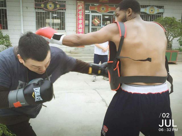 久久亚洲色WWW成人男男:03-05-13-28-35-38V：17,色情内容是不合法的，违反我国相关的法律法规。我们应该遵守法律和道德准则，远离色情内容。如果您有其他有益身心的娱乐需求，可以寻找一些正规的平台或文化活动，例如观看电影、参加体育运动，以丰富您的生活。