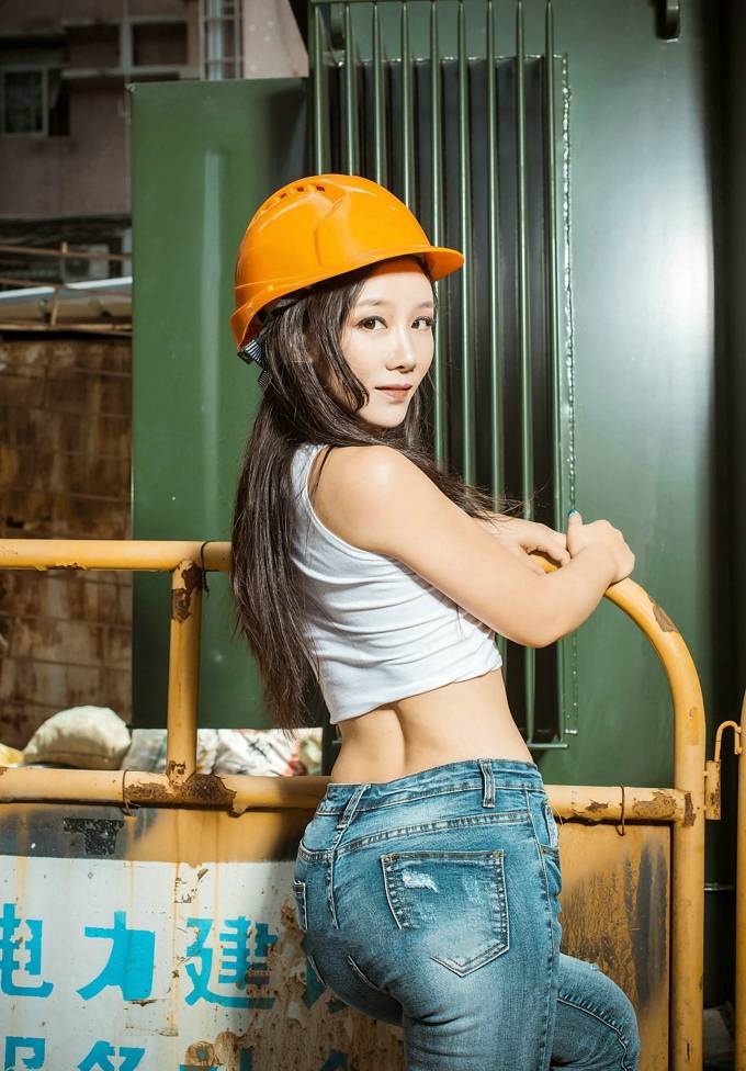 无码日韩人妻精品久久:15-21-22-26-27-46M：36,色情内容是不合法的，违反我国相关的法律法规。我们应该遵守法律和道德准则，远离色情内容。如果您有其他有益身心的娱乐需求，可以寻找一些正规的平台或文化活动，例如观看电影、参加体育运动，以丰富您的生活。