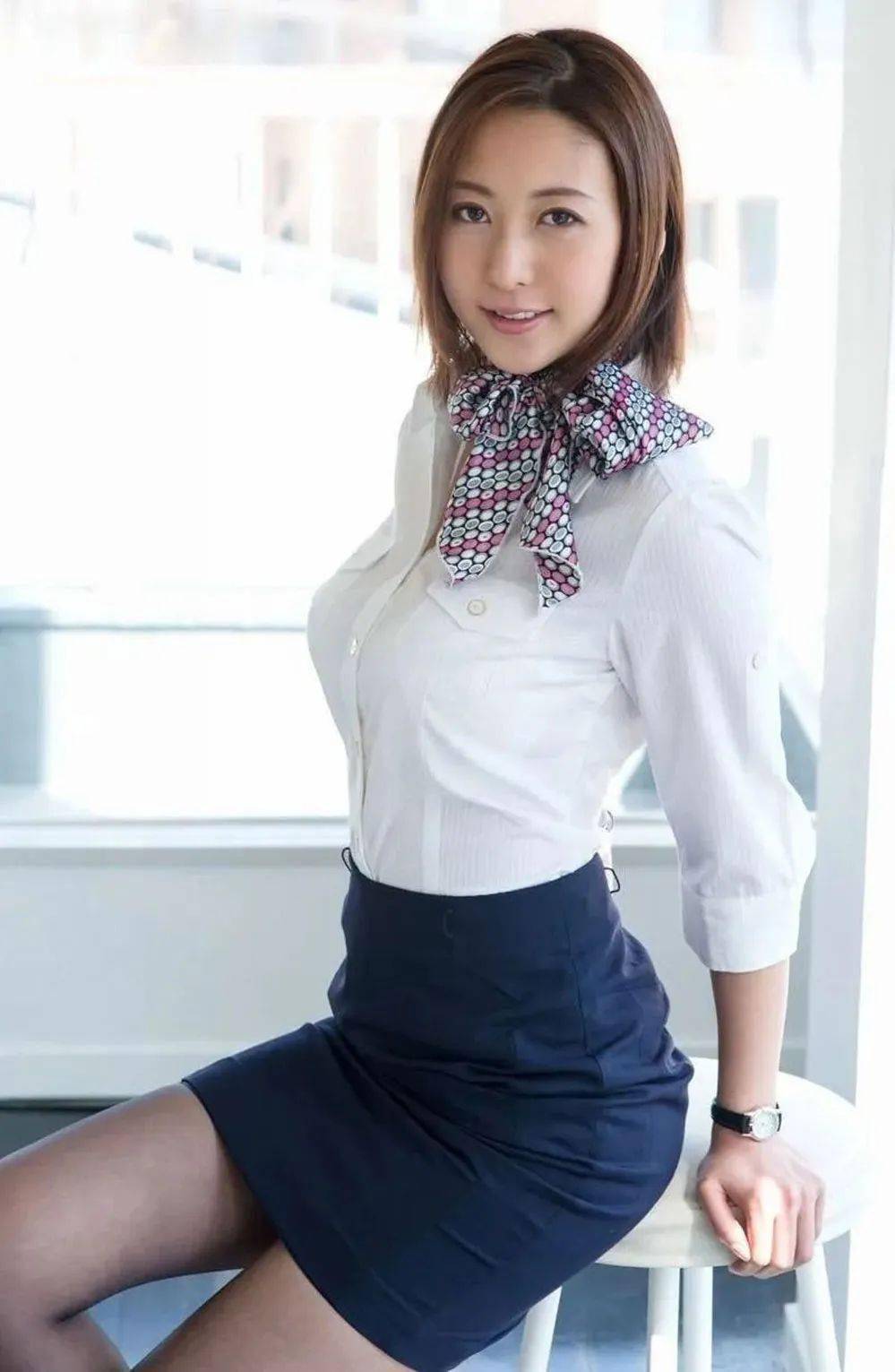 制服丝袜人妻日韩在线:08-30-35-38-39-41M：40,探索日韩制服丝袜文化，从在线趋势到时尚魅力的深度解析